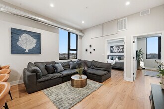 Building Photo - 6044 N Winthrop Ave