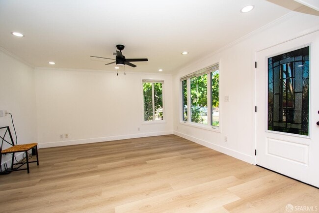 Foto del edificio - 1099 Bradford Dr