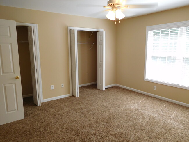 Master bedroom - 125a Heatherbrook Ct