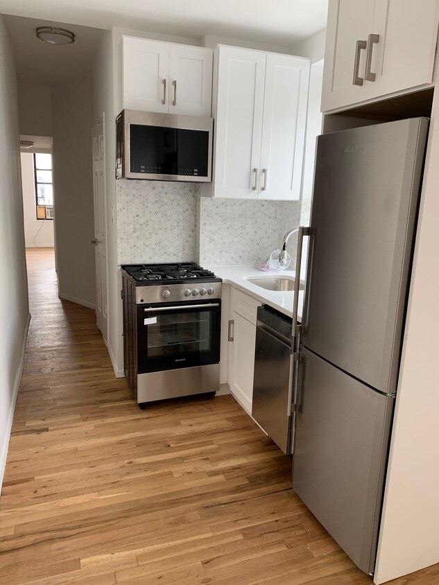 Primary Photo - 152 Eighth Avenue