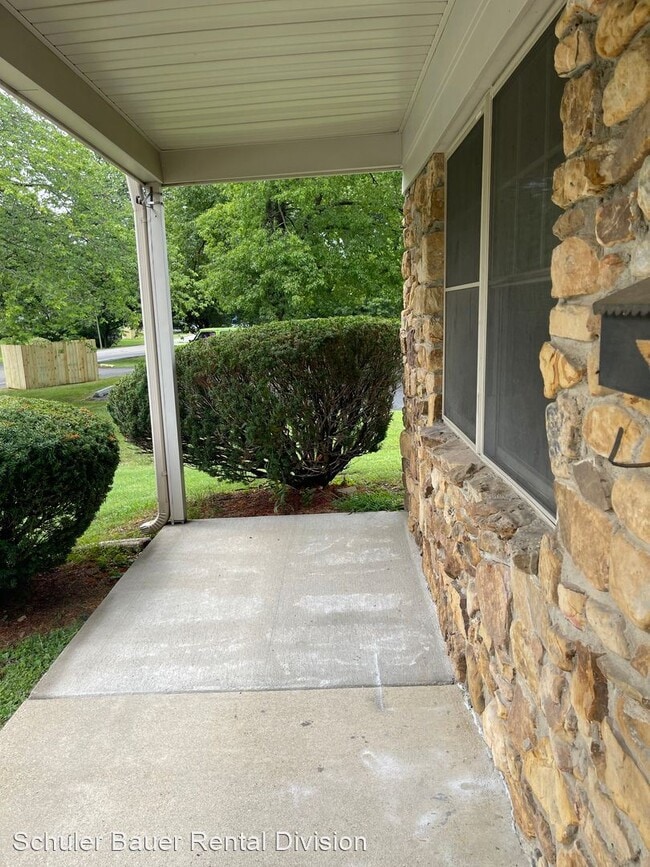 Building Photo - 2 br, 1.5 bath House - 3131 Wooded Way