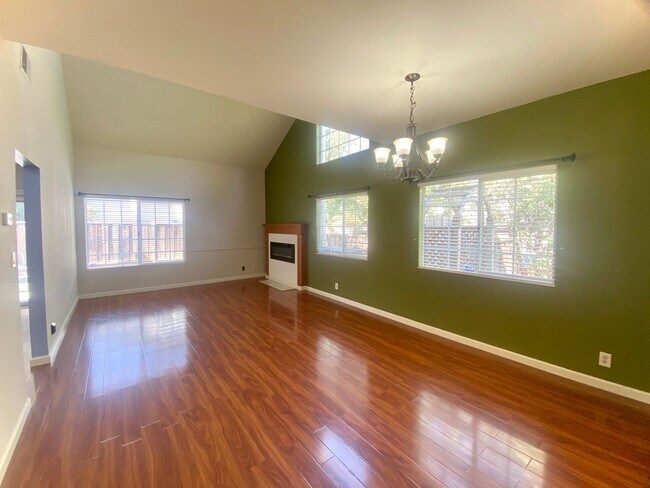 Building Photo - Beautiful Ardenwood home with Loft Availab...