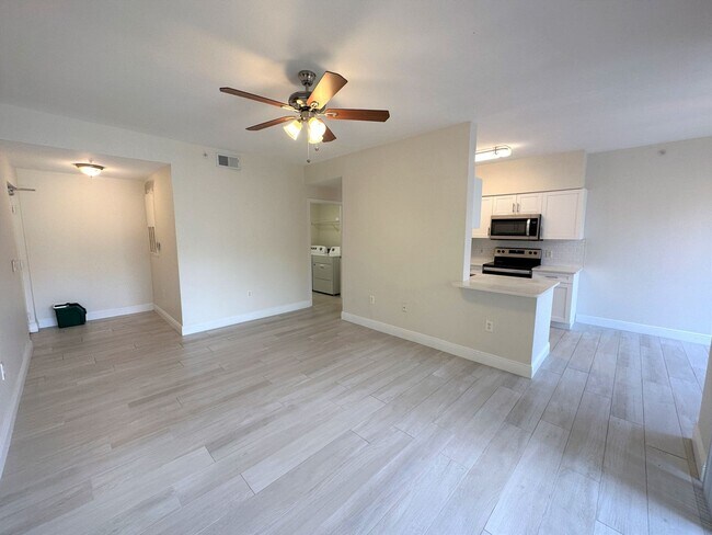 Building Photo - ** FAIRWAY PRESERVE ** 2 BED / 2 BATH CONDO - PET OK! – NORTH NAPLES - ANNUAL RENTAL