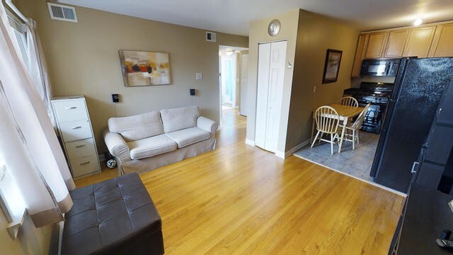 Foto del edificio - 2636 W Foster Ave