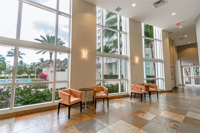 Foto del edificio - 1745 E Hallandale Beach Blvd