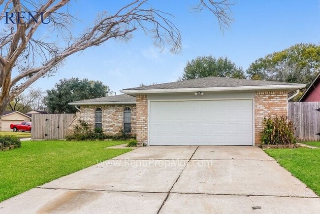 Building Photo - AVAILABLE NOW! Spacious 4 Bedroom House in...
