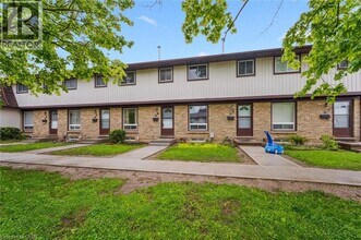 Building Photo - 210 Glamis Rd