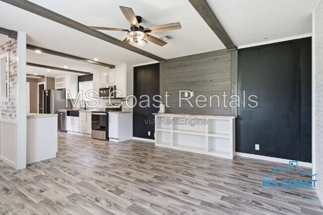Foto del edificio - 13821 School Land Rd