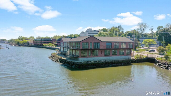 Foto del edificio - 253 Riverside Ave