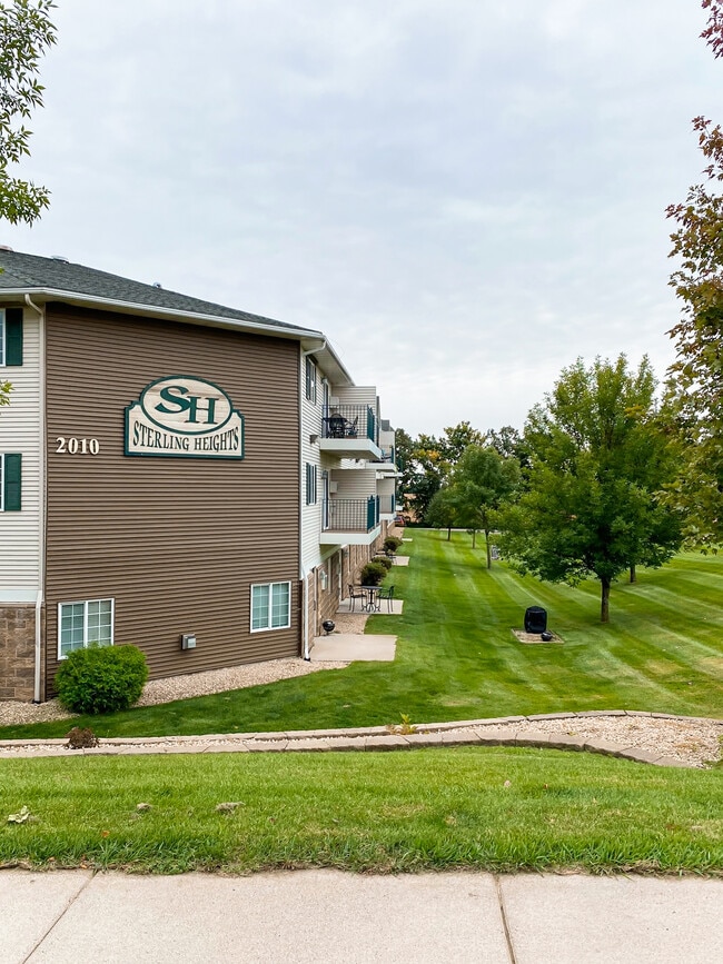 Sterling Heights Apartments, LLC Apartments in Saint Cloud, MN