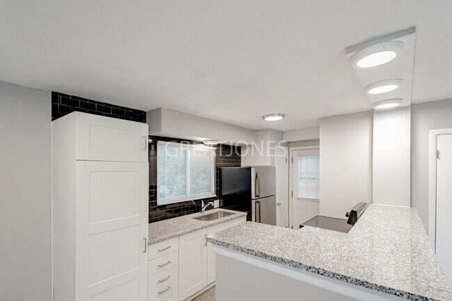 Building Photo - Charming 2 bedroom home in Belleville!