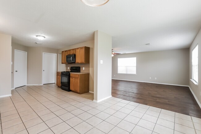 Building Photo - 7222 Winter Song Dr