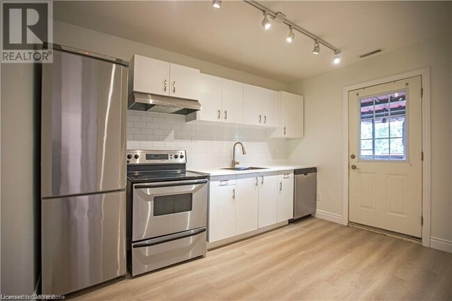 Building Photo - 49 Fairleigh Ave S