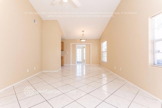 Foto del edificio - 13333 Laraway Dr