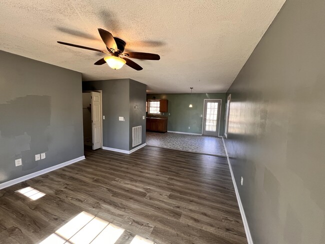 Building Photo - 720 Edgewood Ln