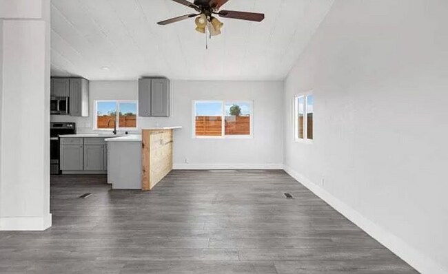 Foto del edificio - COMING SOON - Newly Remodeled 2 Bedroom 2 ...