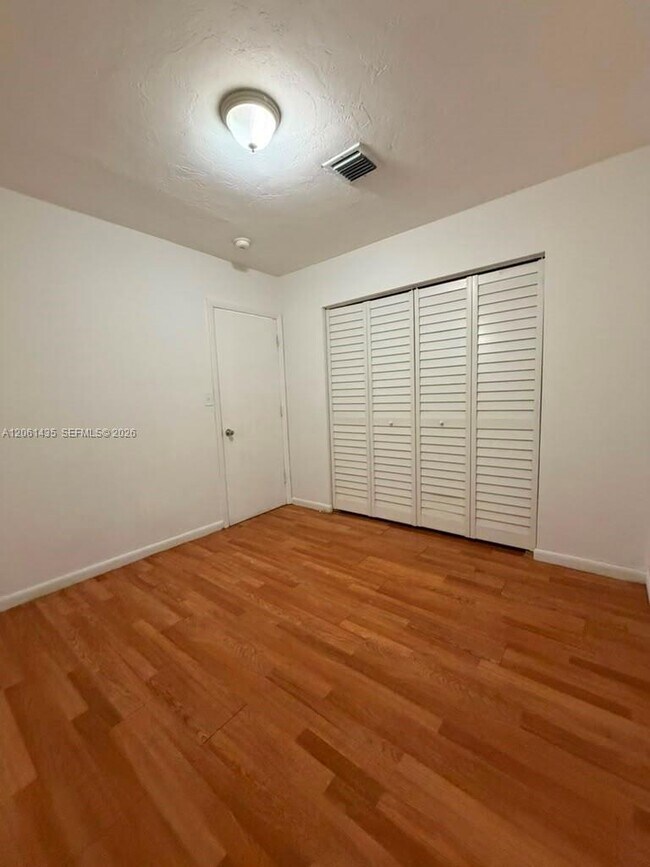 Foto del edificio - 2458 NW 82nd St