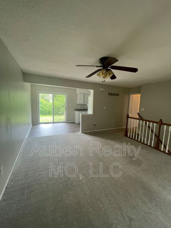 Foto del edificio - 409 NE Westwind Dr