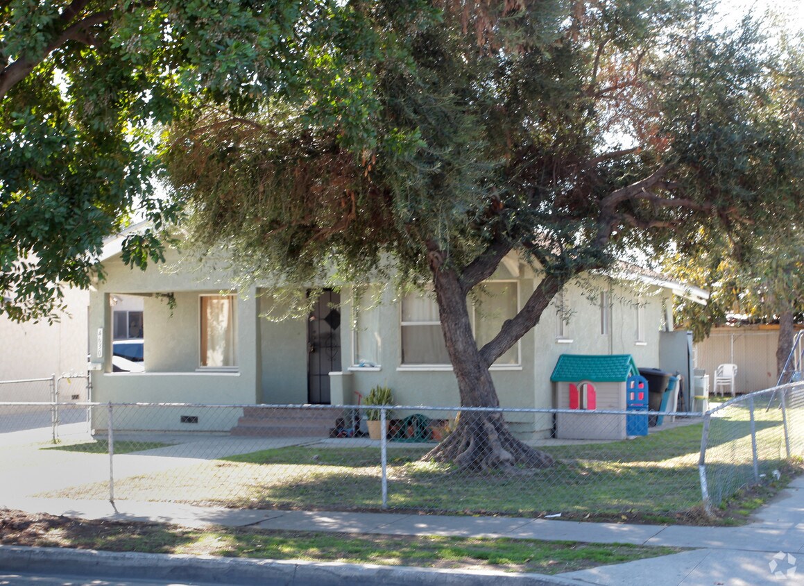 Building Photo - 4630 Live Oak St