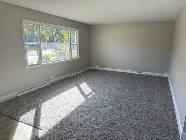 Building Photo - 1609 Parkway Dr