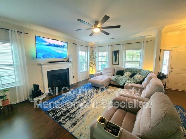 Foto del edificio - 235 Meadow Springs Dr