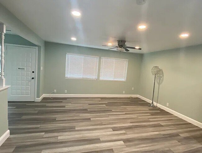 Foto del edificio - 1362 Del Rio Cir