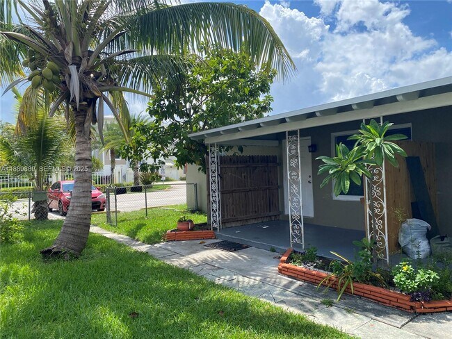 Foto del edificio - 2215 Adams St