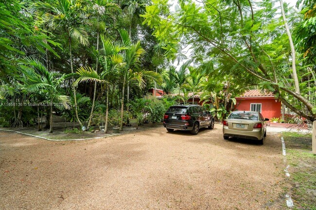 Foto del edificio - 14000 N Miami Ave