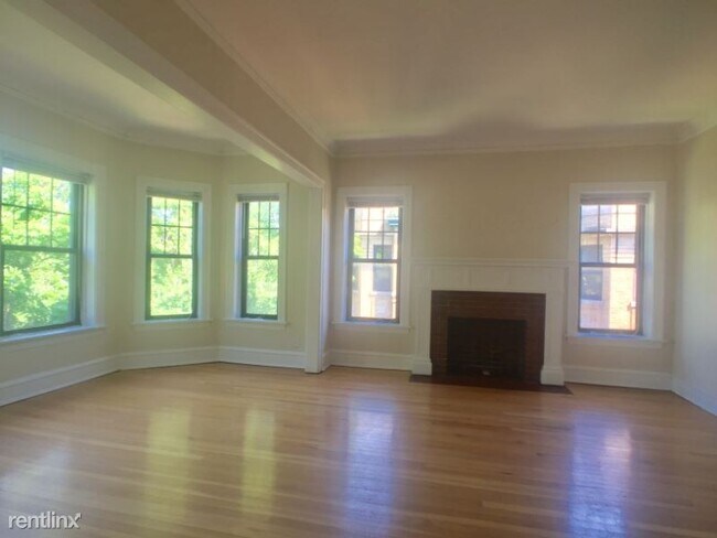 Building Photo - 2 br, 1 bath Apartment - 925 Forest Ave