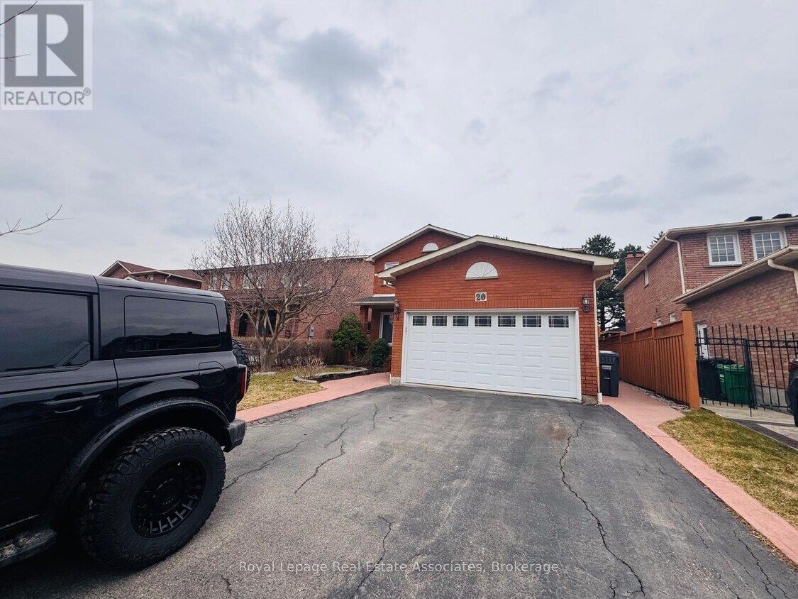 Building Photo - 20 Inverary Dr