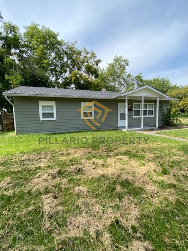 Building Photo - 4 Bed, 1.5 Bath Updated East Side Ranch on...