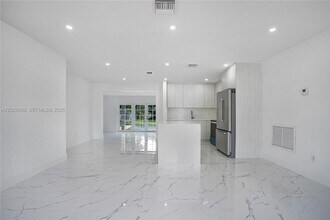 Building Photo - 630 W 72nd Pl