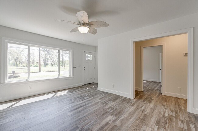 Building Photo - Amazing 3 bedroom 2 bathroom for rent!