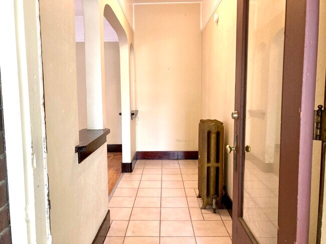 Foto del edificio - 605 W Hays St