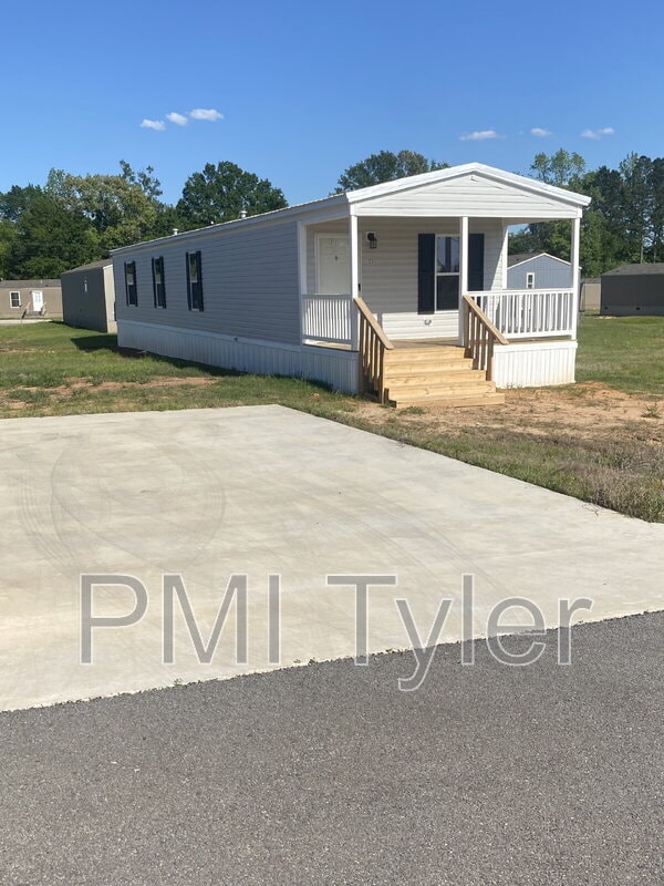 Building Photo - 123 Dogwood Dr