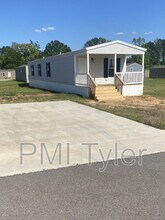 Building Photo - 123 Dogwood Dr