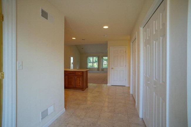 Building Photo - 51 Creek Bank Drive