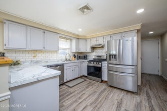 Building Photo - 570 Eltone Rd