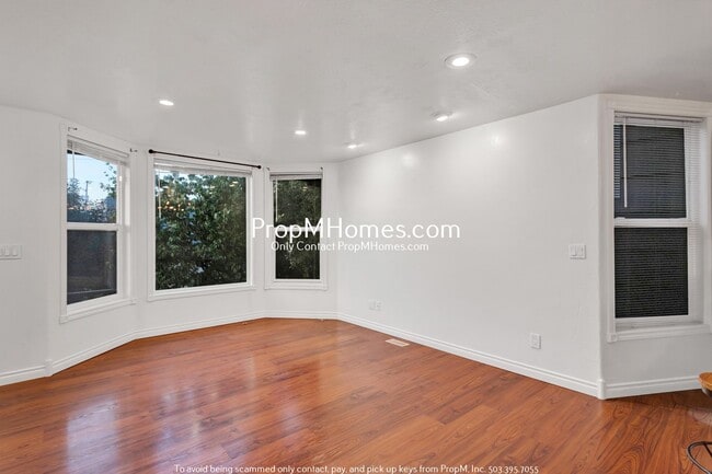 Building Photo - Spacious 4 Bedroom Home in the Heart of NW!