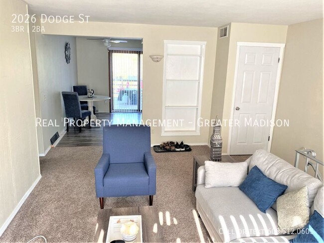Building Photo - Large duplex in great central Madison area