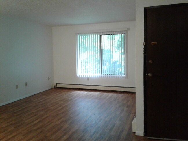 Building Photo - 1200 Woodside Dr