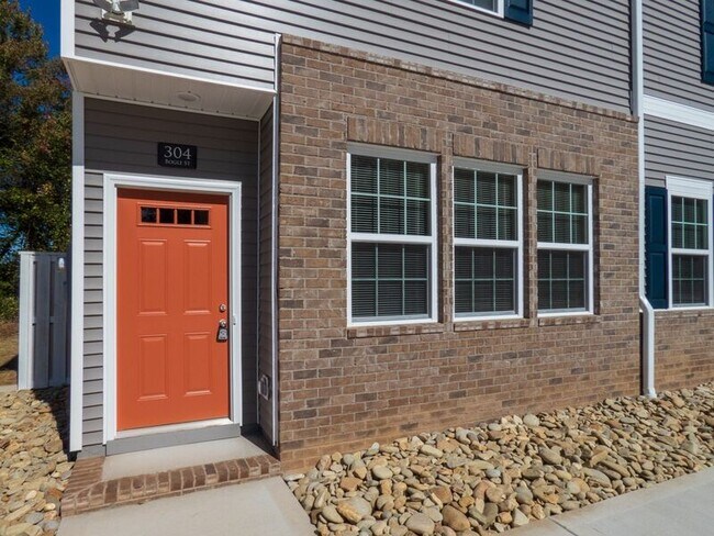 Building Photo - 320 Bogle St