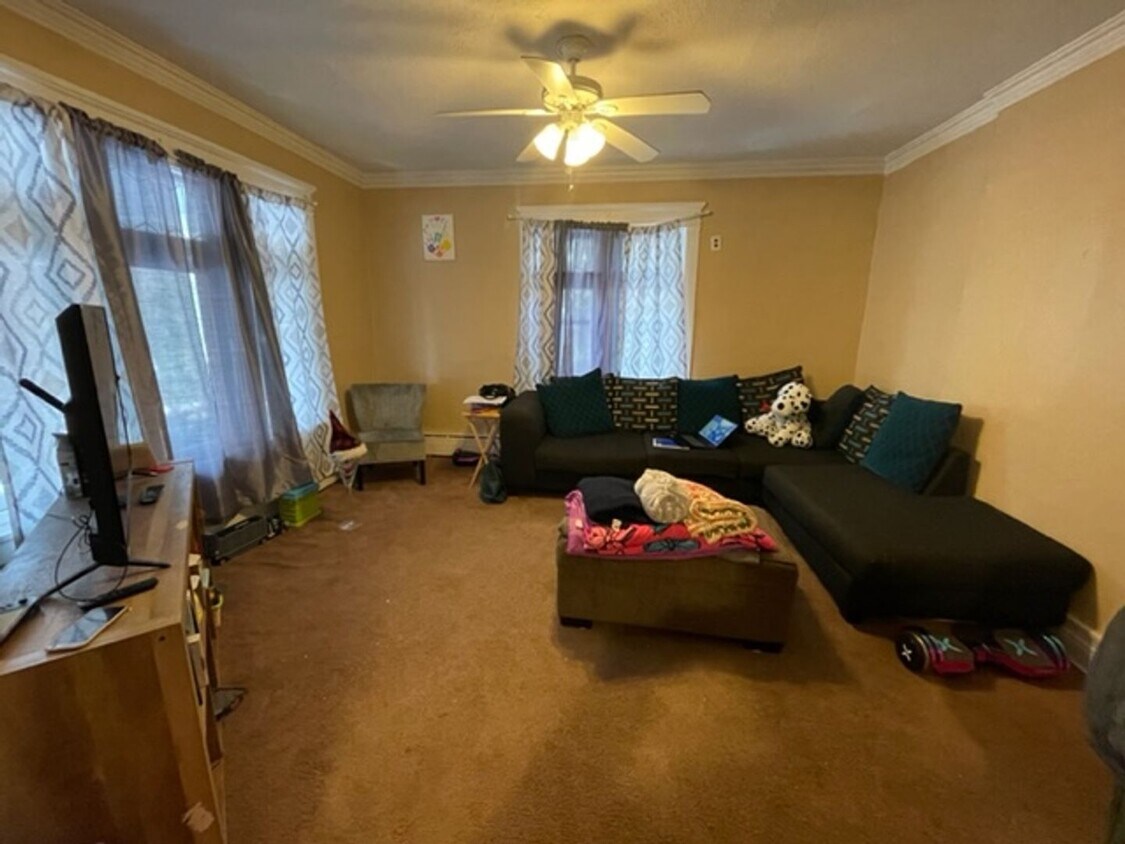 1 Manning Blvd Unit 1 Manning Left, Albany, NY 12203 Room for Rent in Albany, NY