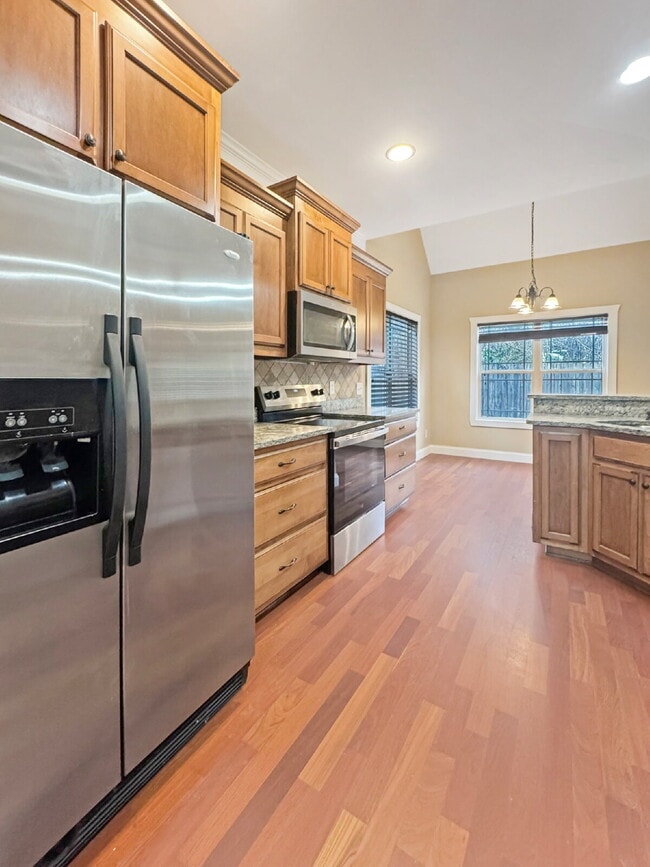 Building Photo - Gorgeous Home Available Immediately in City of Gainesville!