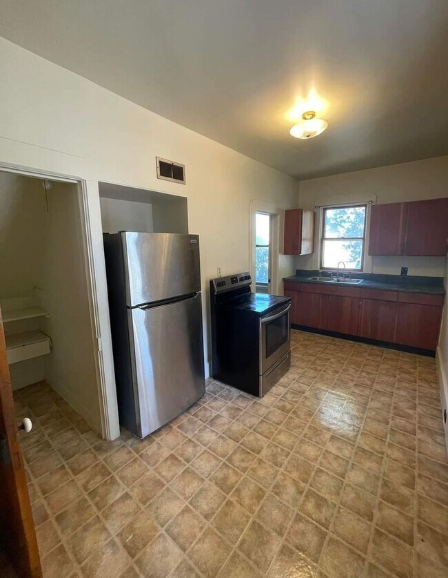 Foto del edificio - 319 S 8th St