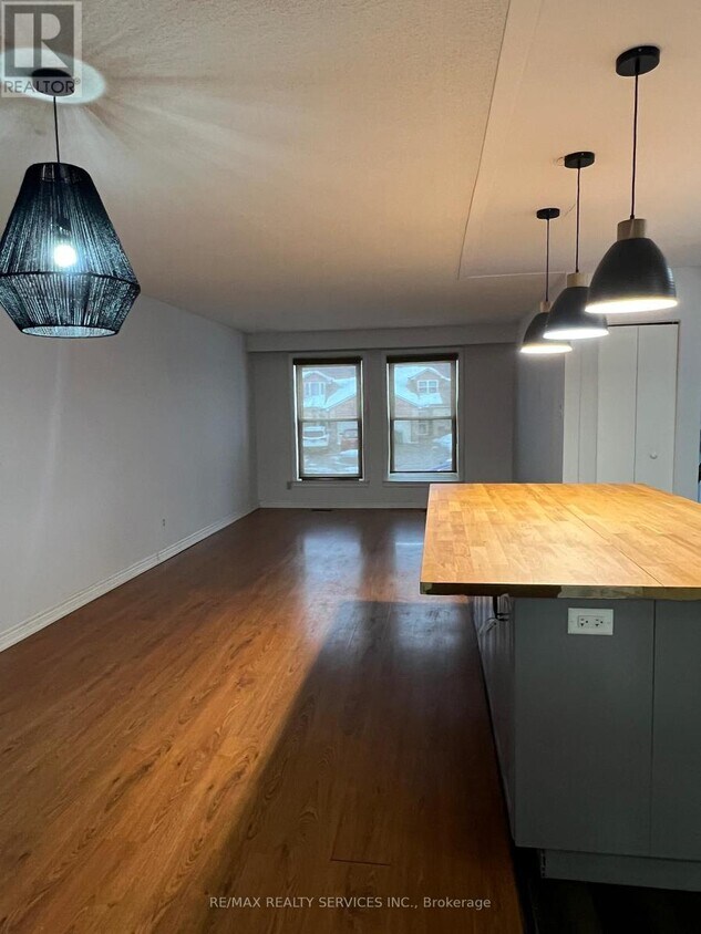 Building Photo - 47 Nancy McCredie Dr