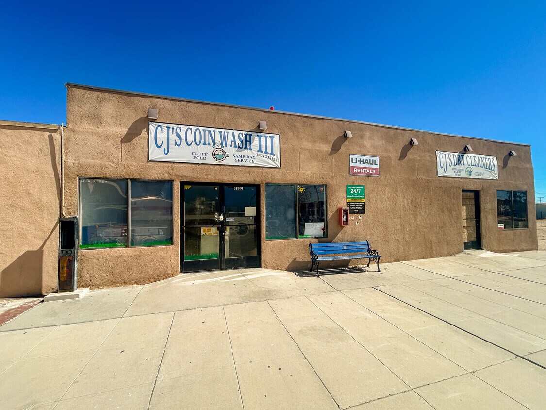 Primary Photo - 2650 Diamond St