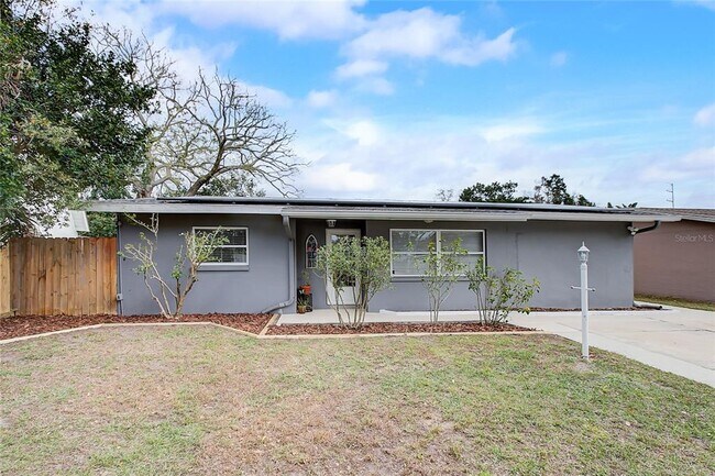 Building Photo - 1923 Albany Dr