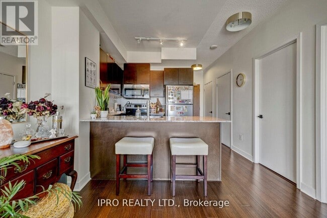 Building Photo - 360-1360 Square One Dr