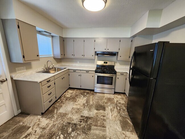 Foto del edificio - Spacious 2-Bedroom, 1-Bathroom Home AVAILABLE NOW!!